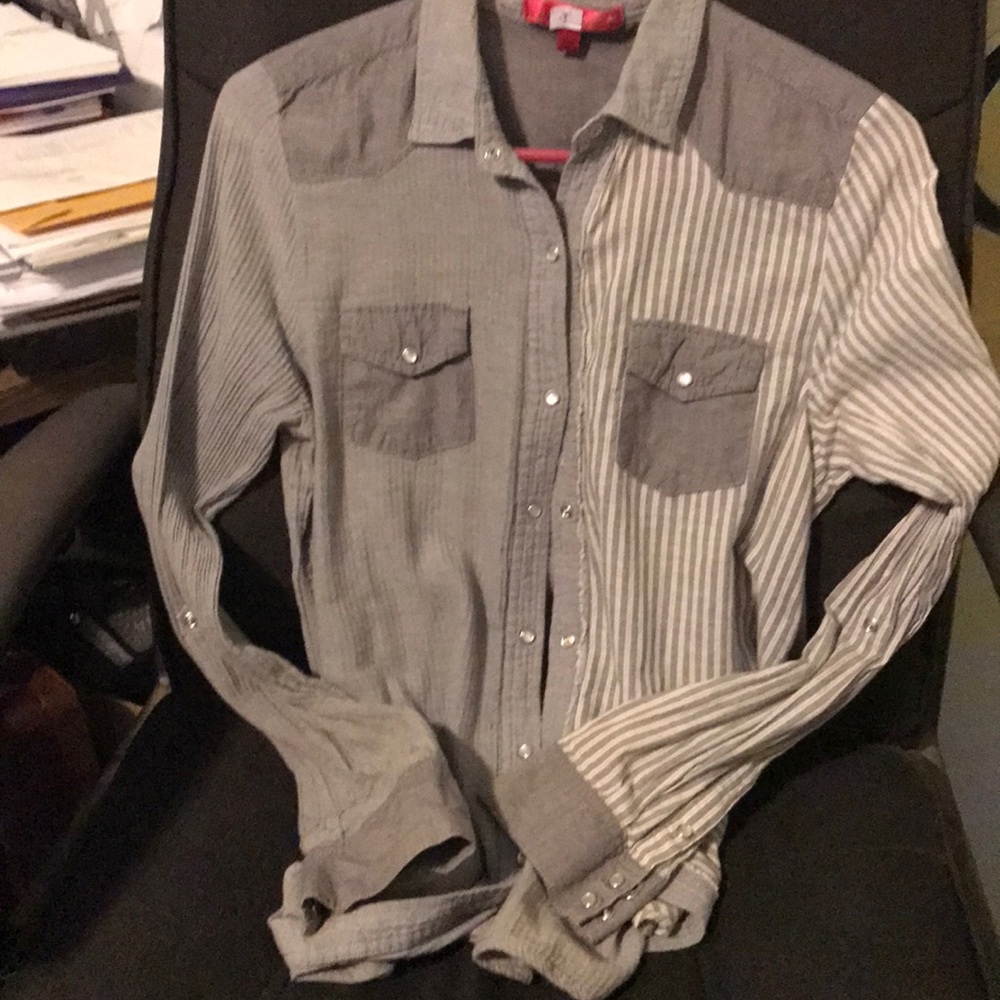 Woman’s button up